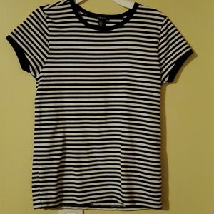 🛍Forever 21 ladies black & white striped short sleeve shirt, Sz S